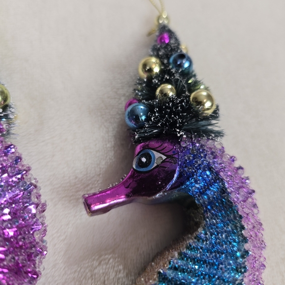 Christmas Ornament seahorse with chritmas tree - Picture 3 of 8